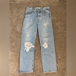 Levi jeans w/ holes size 26